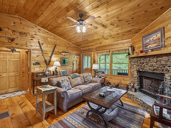 3rd image of 203 Mountain View Dr