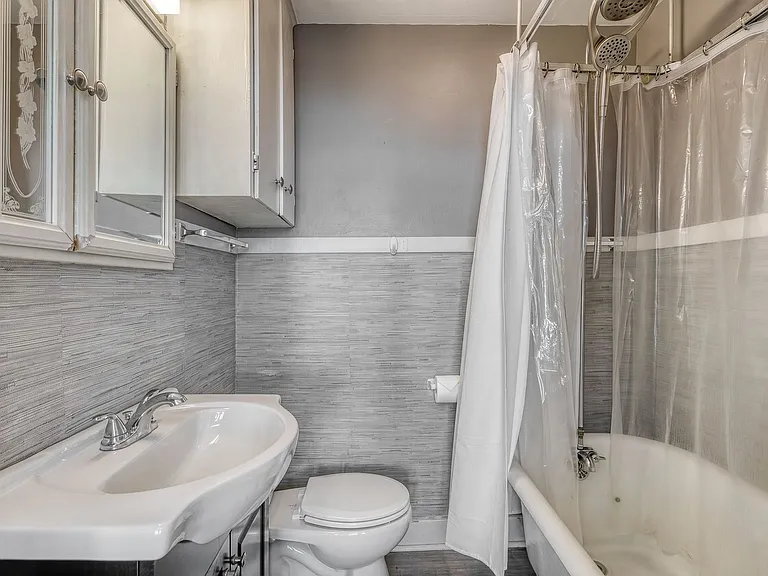 42 E Locust St — Photo 7