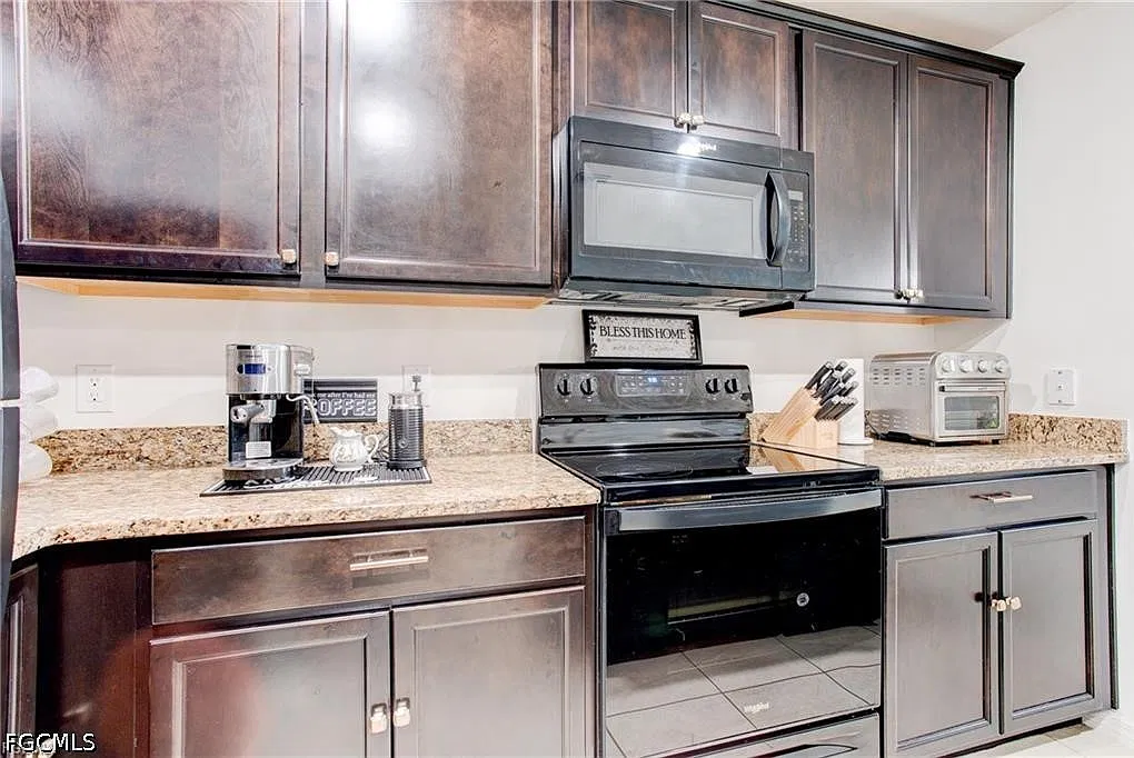 2 bed, 2.0 bath, 1032 sqft, $1,800 — Photo 4