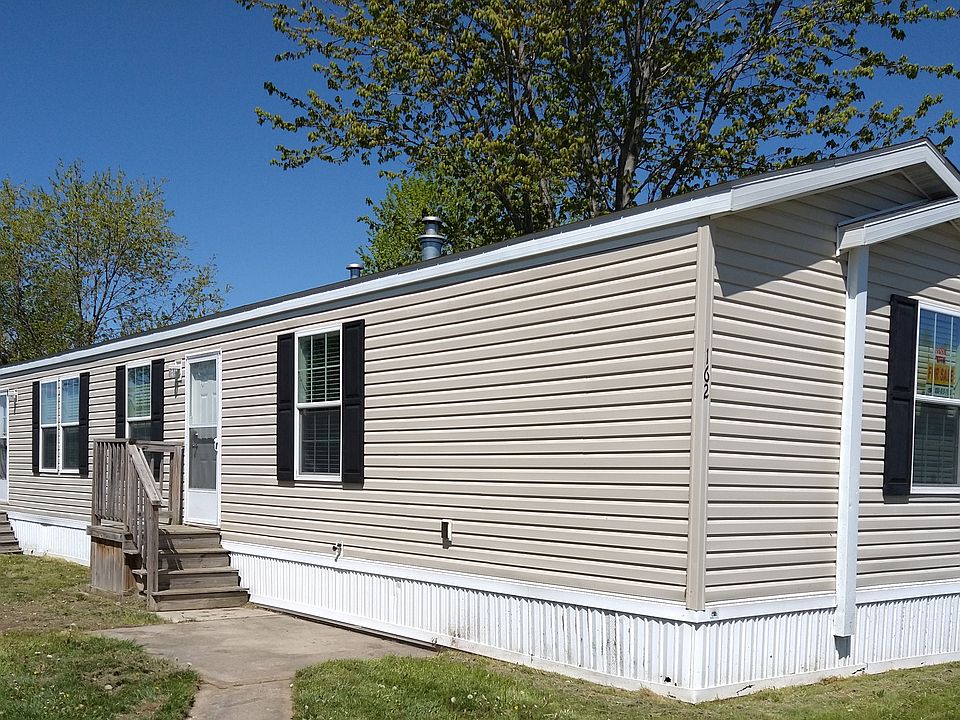 1st image of 200 Monroe Dr #200