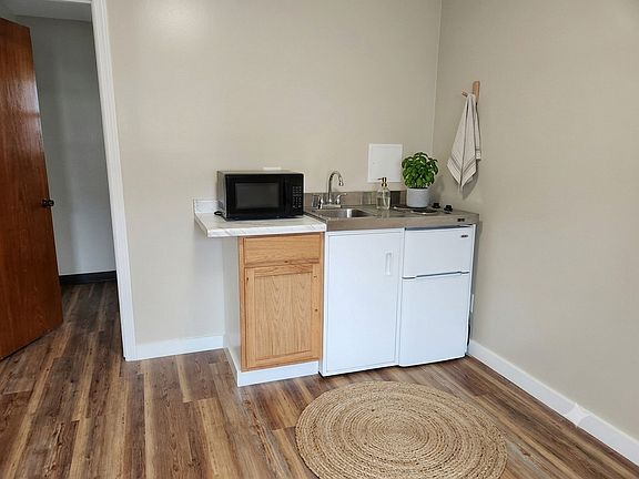 4th image of 1004 3rd St #12