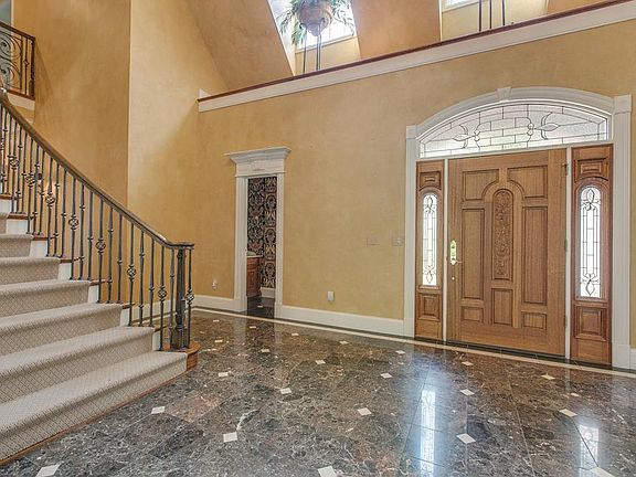 2nd image of 3431 Meadowcrest Dr