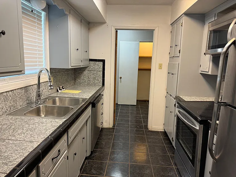 5700 Grand Ave — Photo 6