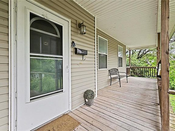4th image of 226 Clayton St