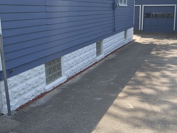 3rd image of 2051 Sinclair Ave NE