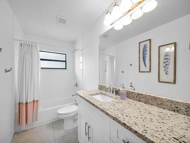 2204 SW 30th Ter — Photo 15