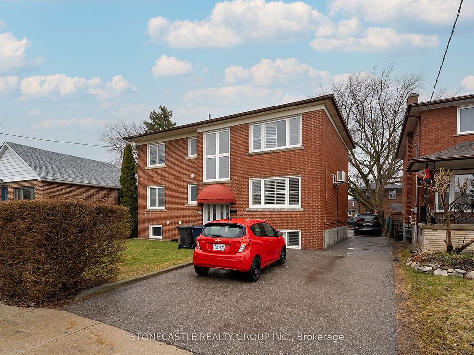 1st image of 10 Woodbury Rd