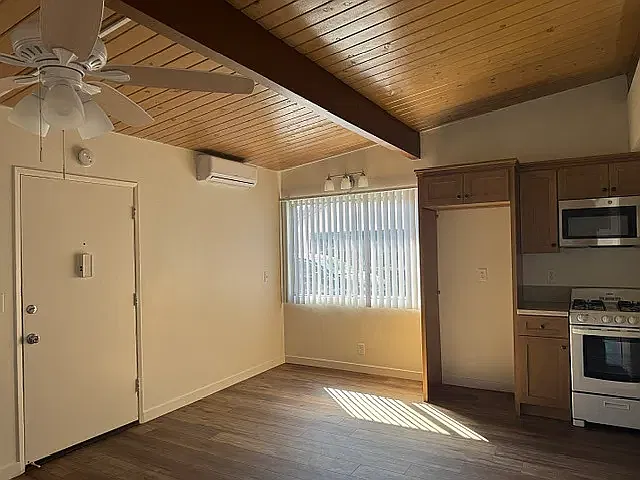 1631 N Allen Ave — Photo 4