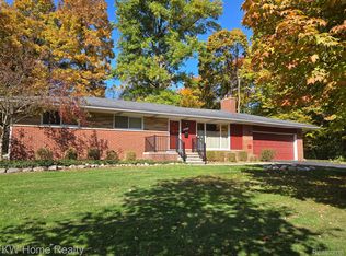 28401 Hawberry Rd, Farmington Hills, MI 48331