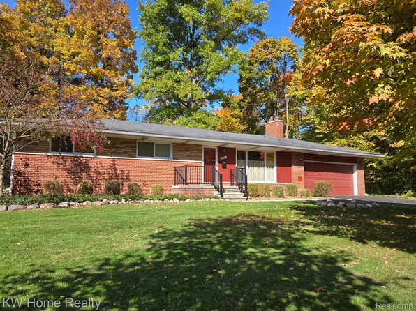 28401 Hawberry Rd, Farmington Hills, MI 48331