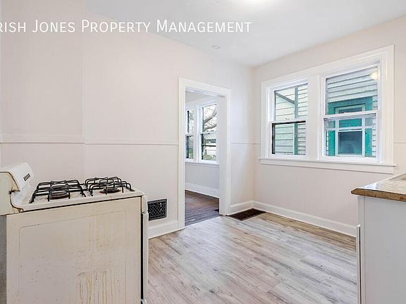 4th image of 104 Grote St