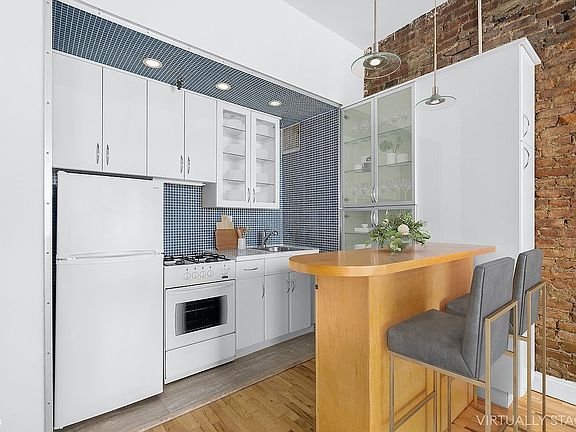 5th image of 410 W 23rd St APT 6E