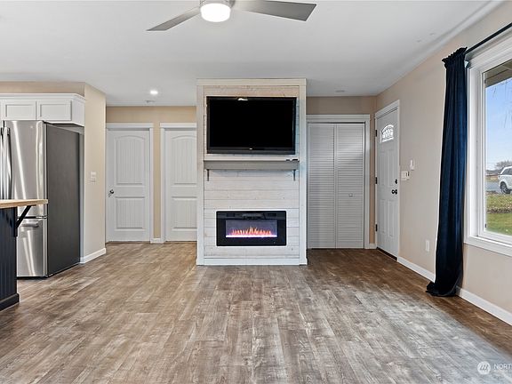 3rd image of 650 S Grand Drive