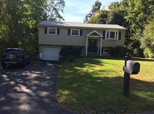 26 Mockingbird Ln, Poughkeepsie, NY 12601