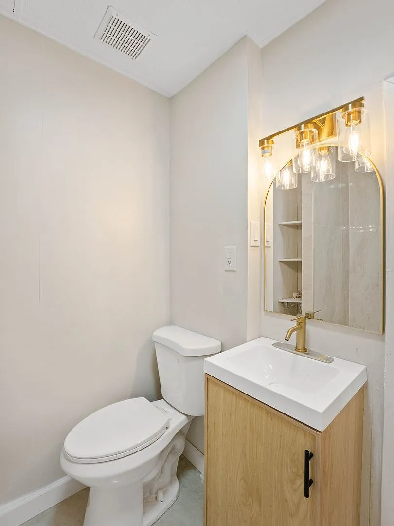 45 Hall St — Photo 2