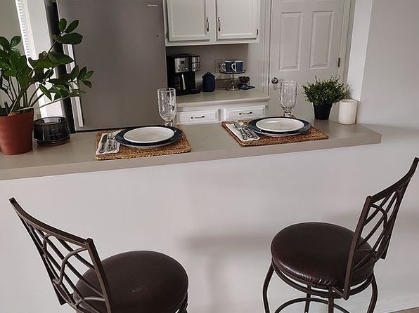 10 Meadow Ln Suite 5