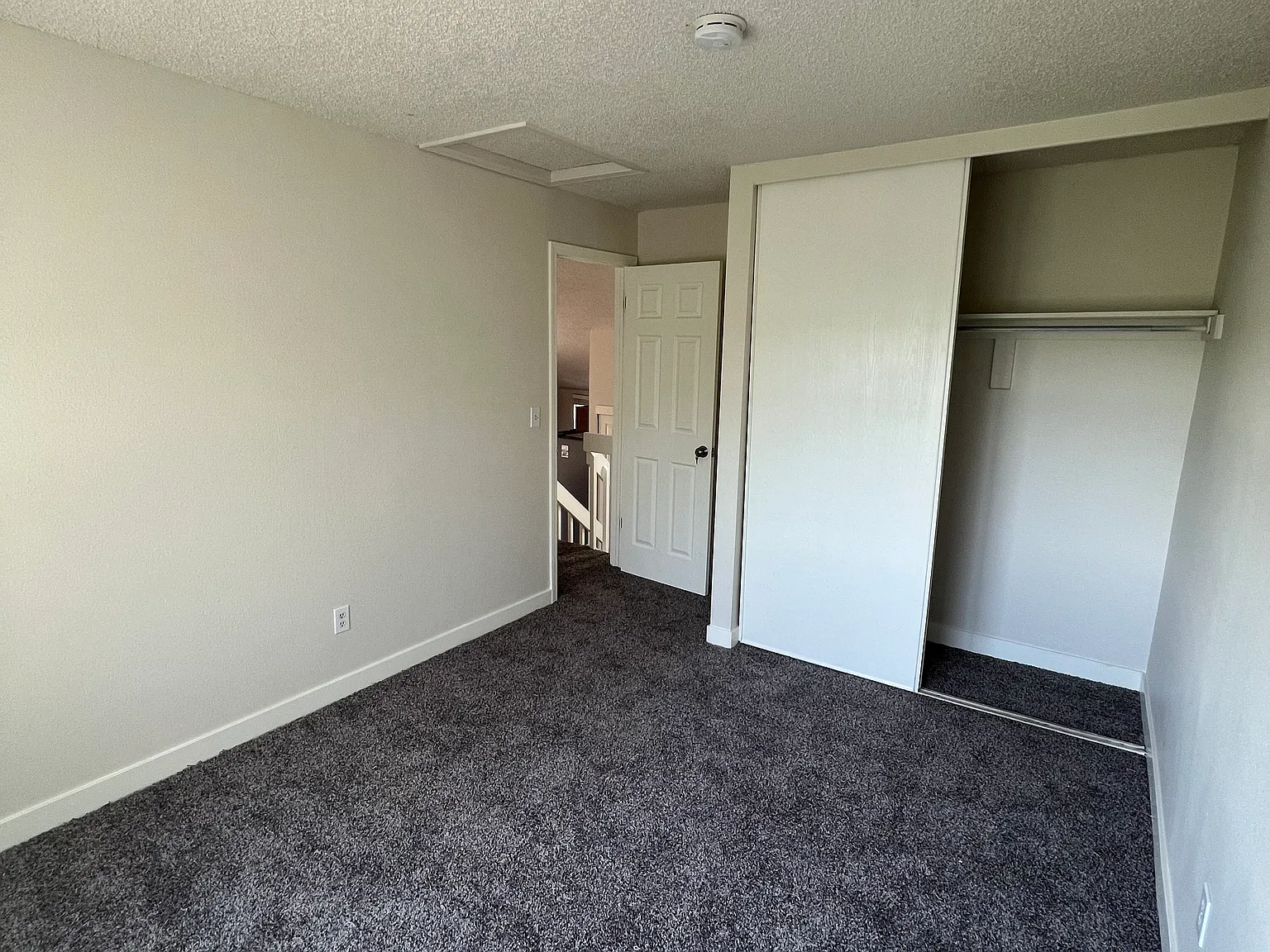 4 bed, 1200 sqft, $900 — Photo 3
