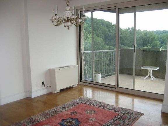 Dining Room/sliders to ba