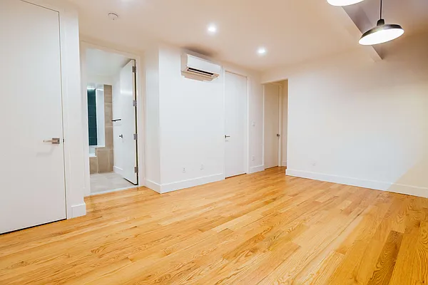 Rented by Nooklyn NYC LLC | media 120