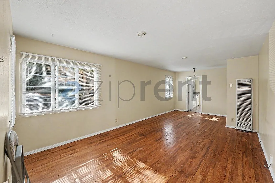 2 bed, 852 sqft, $2,400 — Photo 3
