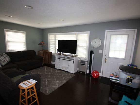 4th image of 2607 Crestview Dr