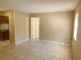 102 Ellis Dr, Pensacola, FL