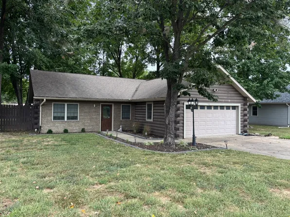 300 Noah Ln, Carterville, IL 62918