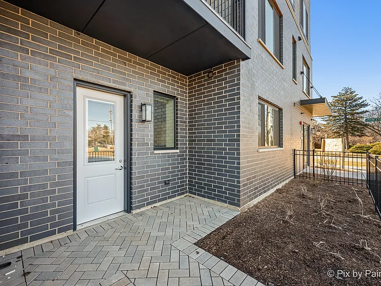27 W Park Blvd #101 — Photo 8