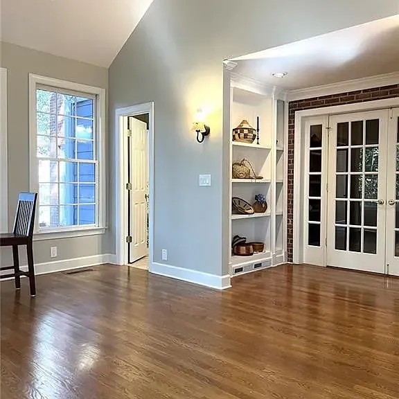 2438 Kings Arms Dr — Photo 6