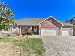 859 E Country Ridge St, Nixa, MO 65714