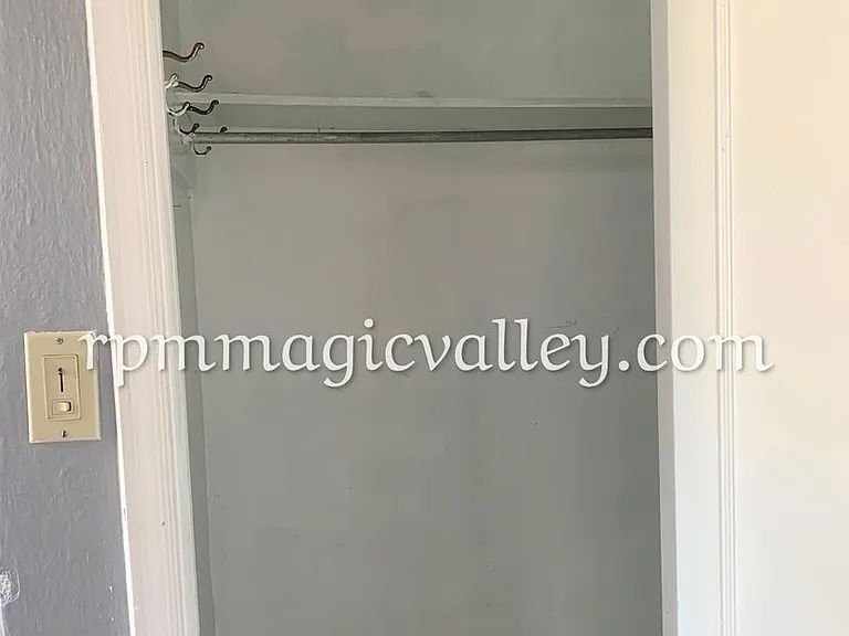 302 N Birch St — Photo 3