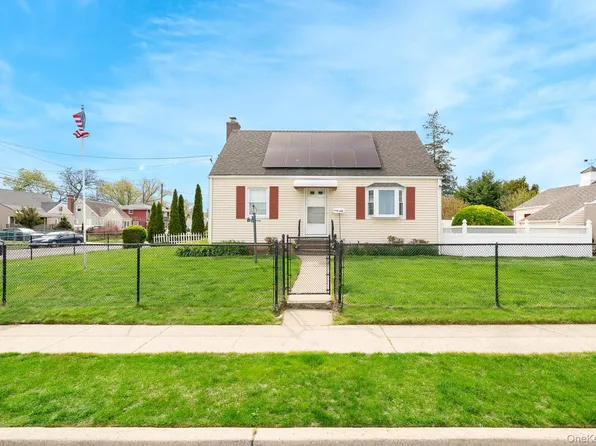 1 Robert Avenue, Massapequa, NY 11758