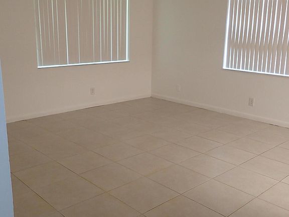 5th image of 151 SW 14th Ct APT A