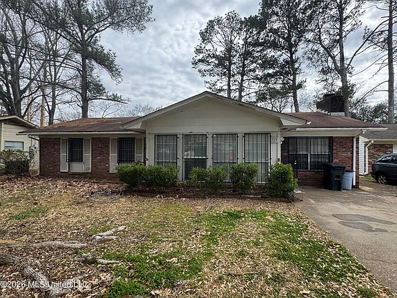 2nd image of 229 Hilliyard Ct
