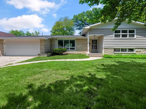 3207 16th St, Menominee, MI 49858