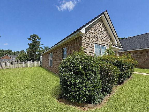 2nd image of 146 Fairethorne Dr