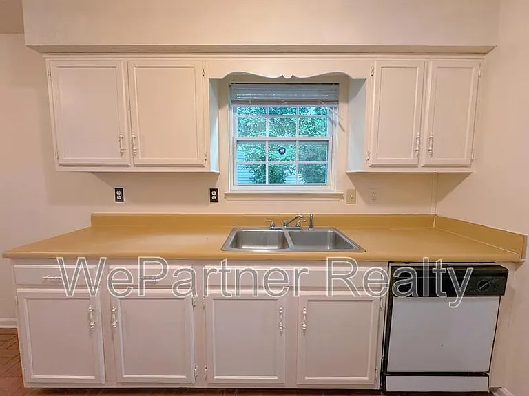7416 Dartmouth Ct — Photo 7