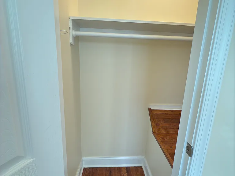 CLOSET 2