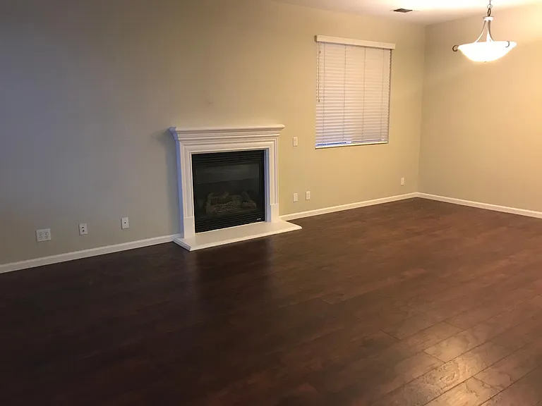1042 Norwich Way — Photo 4