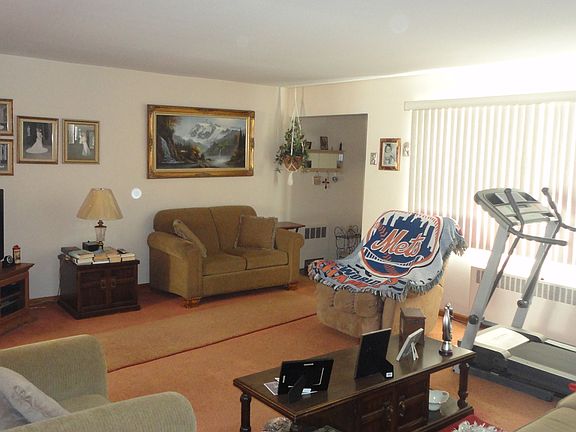 4th image of 77 Maple Dr