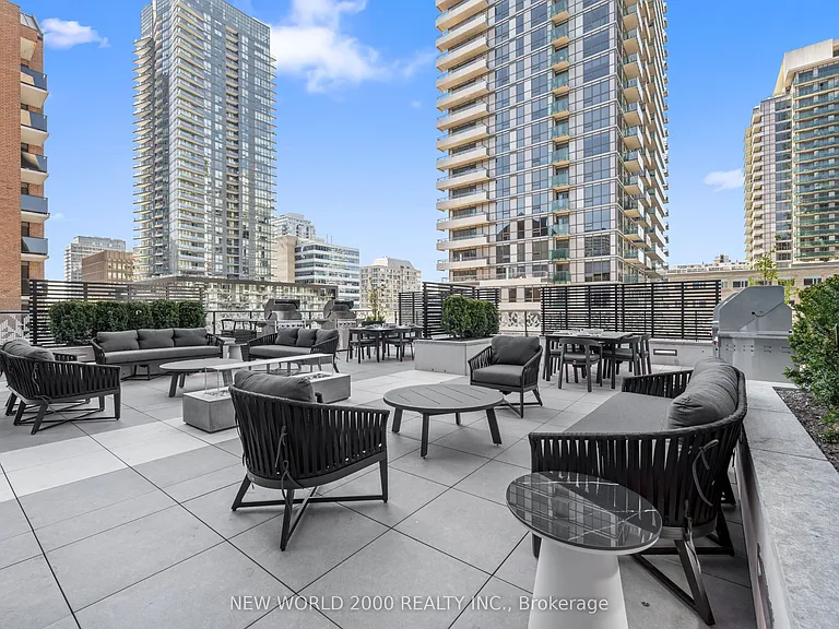 101 Roehampton Ave #411 — Photo 23