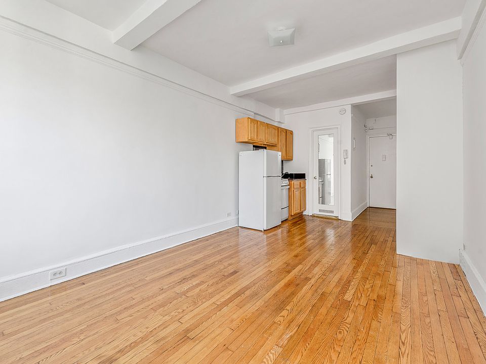 2nd image of 200 W 70th St APT 2L3