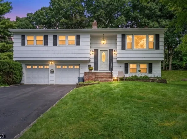 75 Fawn Ridge Dr, Long Hill Twp., NJ 07946
