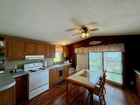 3rd image of 121109 Buffalo Lake Ln