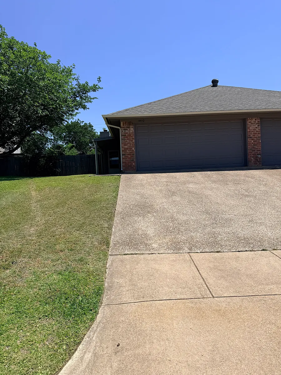 Building Photo - 6610 Parkview Dr