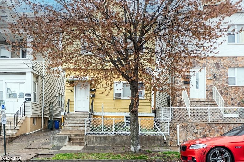 1st image of 204 Cambridge Ave