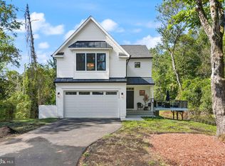 11433 Popes Head Rd, Fairfax, VA 22030