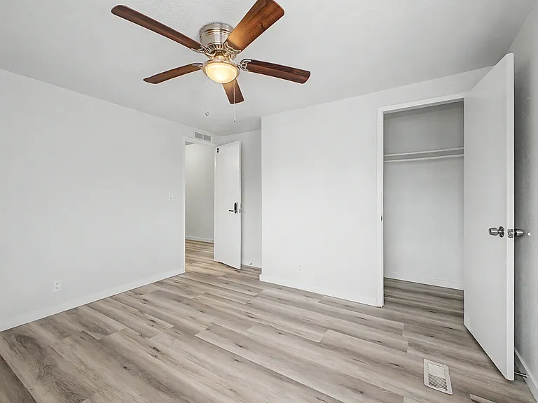 2728 W Smoketree St #2 — Photo 4