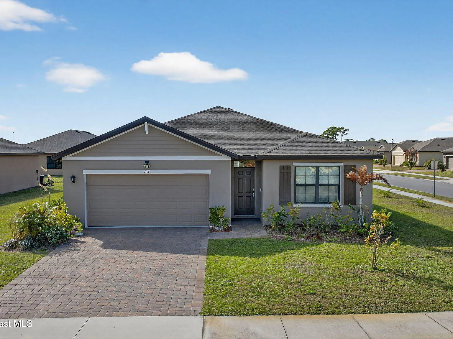 4 bed, 2.0 bath, 1830 sqft, $2,200 — Photo 1