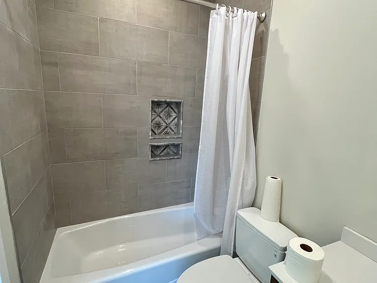 8350 Naylor Ave — Photo 12